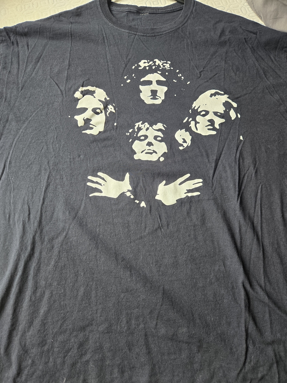 Queen Graphic Band T-Shirt, PTP=24" - Picture 2 of 4